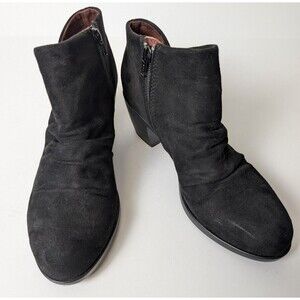 Born Concept B.O.C. Ankle Chelsea Boots Bootie Black Vegan Suede Heels Size 8M